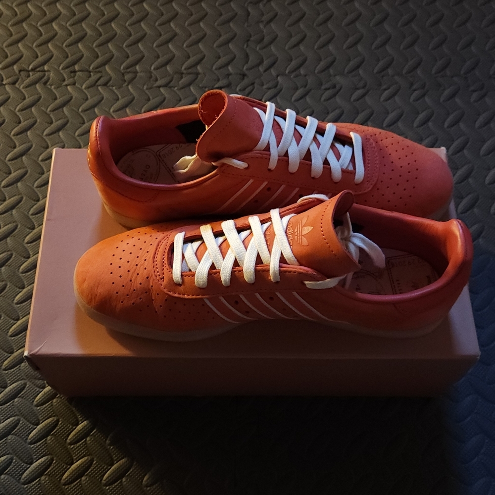 ADIDAS X OYSTER HOLDINGS 350 Men's Size 9 / Women's Size 10